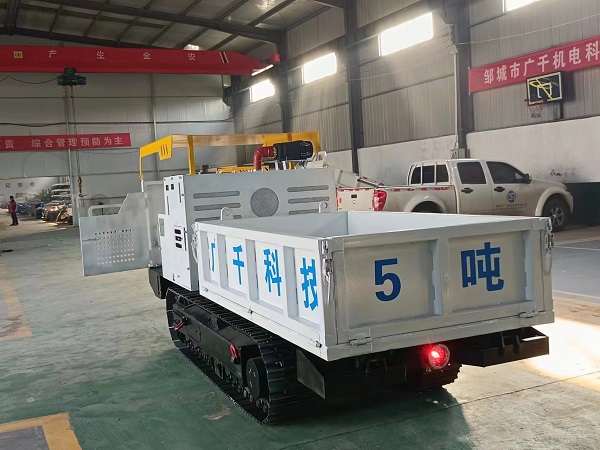 履帶式運(yùn)輸車輛
